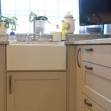 Traditional Farmhouse-style kitchen