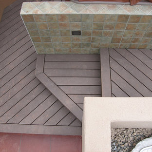 他の地域のサンタフェスタイルのおしゃれなデッキの写真