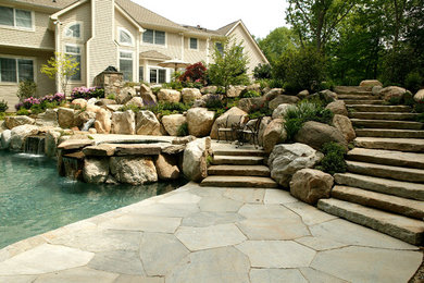 Design ideas for a traditional landscaping in New York.