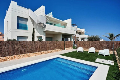 This is an example of a modern home design in Alicante-Costa Blanca.