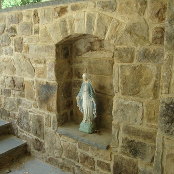 Western Maryland Accent Wall with Flagstone Cap