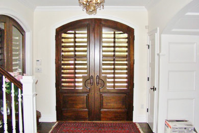 Entryway - traditional entryway idea in New York