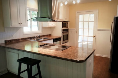 Kitchen - traditional kitchen idea in Wilmington