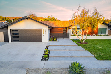 Example of a beach style exterior home design in Orange County