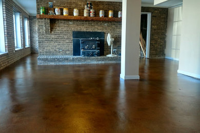 Family room - family room idea in Cincinnati