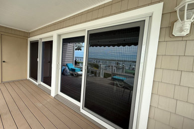 Inspiration for a mid-sized coastal home design remodel in Philadelphia