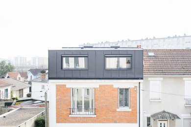 Photo of a contemporary home in Marseille.