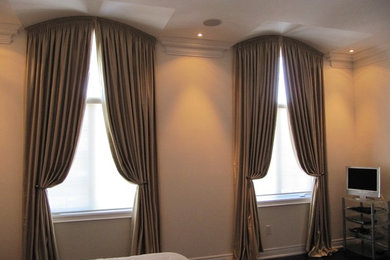 Example of a classic bedroom design in Toronto