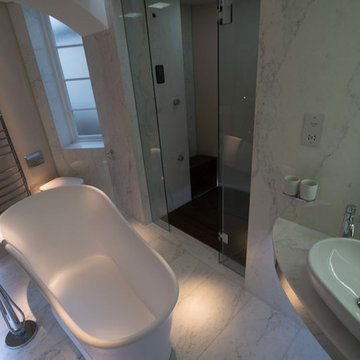 Apartment in Notting Hill: Main Ensuite Bathroom