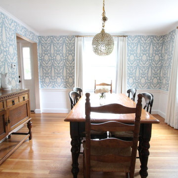 Elegant Wallpaper in Dining Room