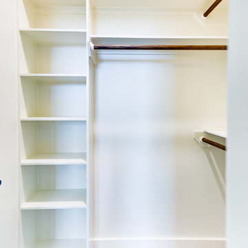 Traditional Style Closet