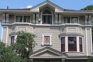 Traditional two-storey grey house exterior in New York with vinyl siding.