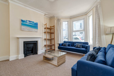 Photo of a modern living room in Devon.