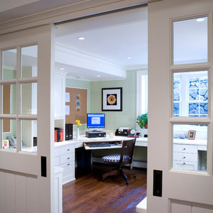 На фото: кабинеты в классическом стиле