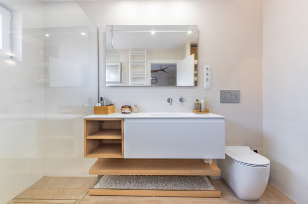 Moderno Cuarto de baño by IUIarquitectos
