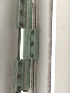How To Clean Door Hinges