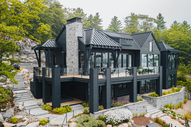 Example of a transitional home design design in Toronto