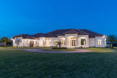 Tuscan exterior home photo in Orlando
