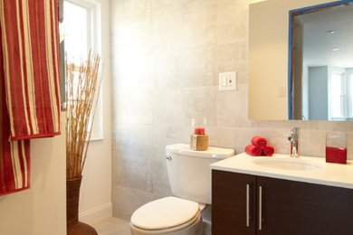 Example of a trendy bathroom design in New York