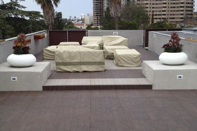 Example of a large minimalist rooftop deck design in Los Angeles with no cover