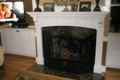 Example of a classic home design design in Atlanta