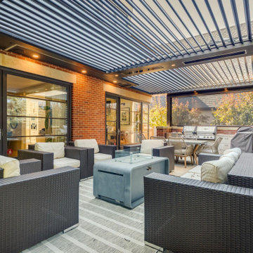 Adjustable Pergola Outdoor Seating/Dinning Area with Phantom Screens