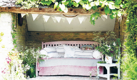 Styling: 10 Grown-up Ways to Use Bunting