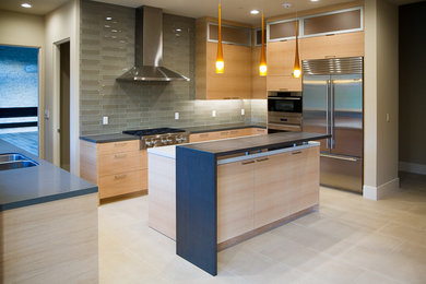 Example of a trendy kitchen design in San Francisco