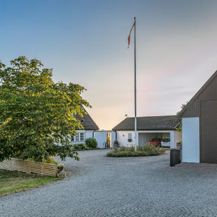 Idéer för ett minimalistiskt vitt hus, med allt i ett plan, sadeltak och tak med takplattor