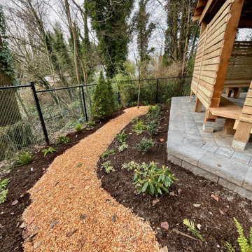 Informal mulch path