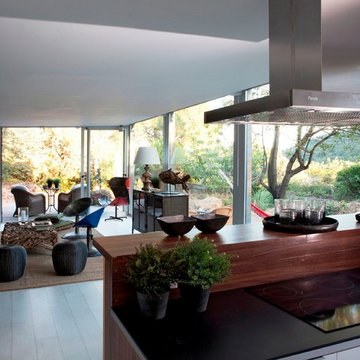 TIEMBLO HOUSE