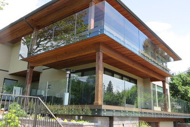 Deck - contemporary deck idea in Vancouver