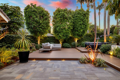 Inspiration for a mid-sized contemporary full sun backyard concrete paver formal garden in Los Angeles.