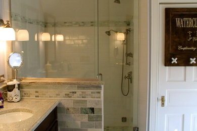 Bathroom - contemporary bathroom idea in Chicago