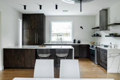 Example of a 1950s l-shaped brown floor and light wood floor eat-in kitchen design in Tampa with stainless steel appliances, an island, a single-bowl sink, white countertops, dark wood cabinets and quartzite countertops