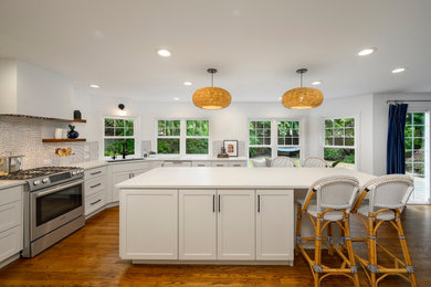 Minimalist kitchen photo in Seattle