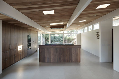 Kitchen - modern kitchen idea in San Francisco