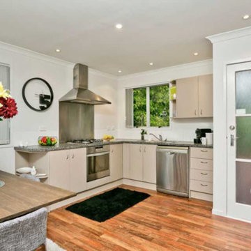 S O L D 136 Waimumu Road