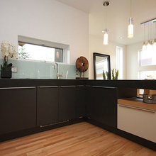 Light fixtures in kitchen