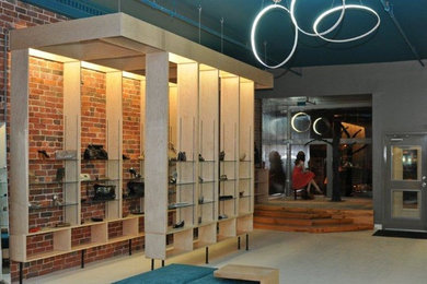 Example of a minimalist home design design in Other