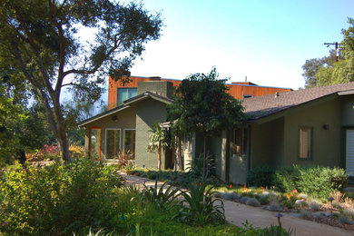 Contemporary exterior home idea in Los Angeles