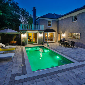 Hinsdale, IL Compact Rectilinear Swimming Pool with Automatic Pool Cover