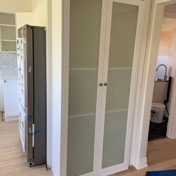 Profile I | Shaker-Style Cabinet Door with Frosted Glass - Kitchen Cabinetry