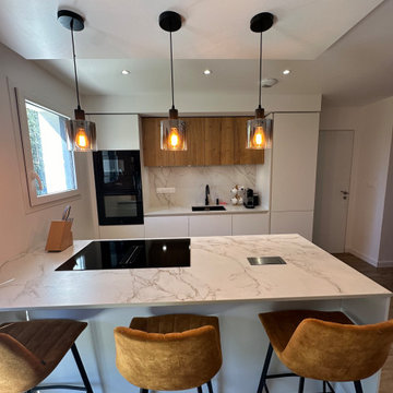 CUISINE BLANCHE MODERNE : Sans poignée Blanche Dekton Entzo