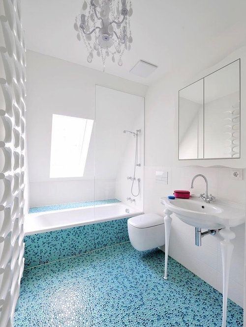 Badezimmer mit Waschtisch aus Holz und Trogwaschbecken Ideen, Design