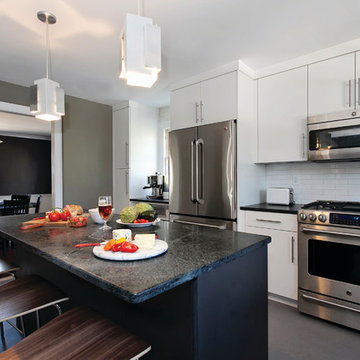 Contemporary and Clean Kitchen in White