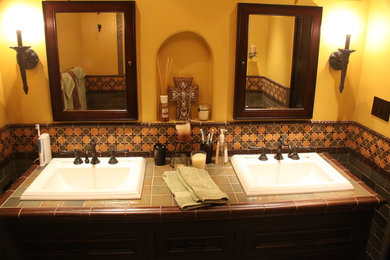 Example of a tuscan bathroom design in Los Angeles