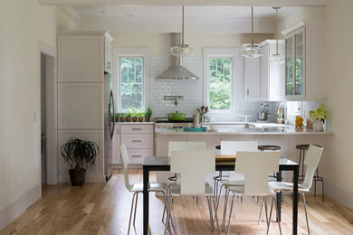 Kitchen - modern kitchen idea in Other