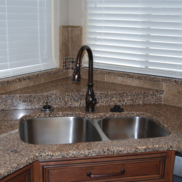 Two-toned Maple Cabinets Kitchen