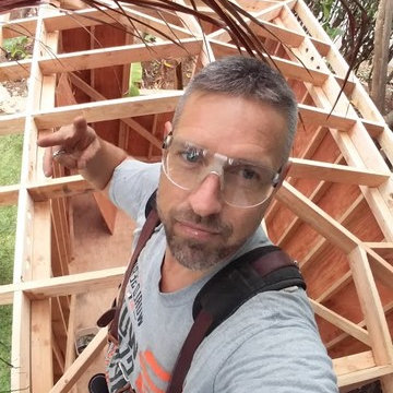 Building a Surf Shack in Lanikai - selfie break!